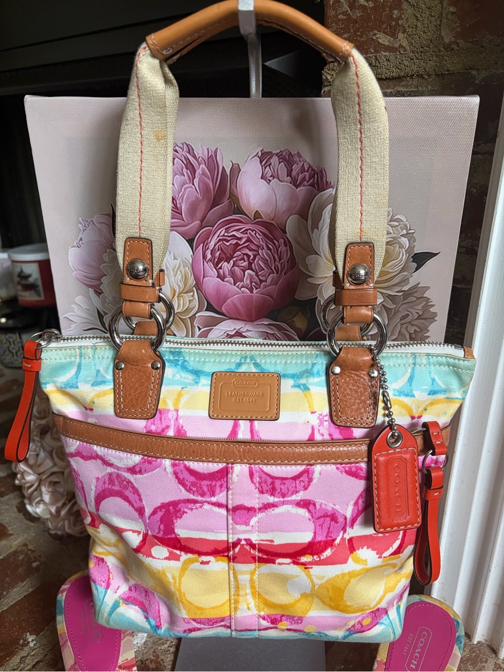 Coach Hamptons Weekend tote ft. a multicolored watercolor canvas w/ Shoes - Picture 3 of 15